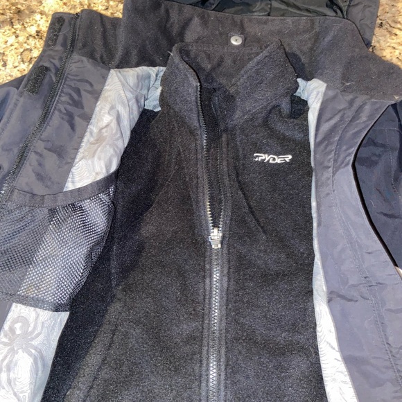 Spyder winter coat for ski or snow - Picture 7 of 8